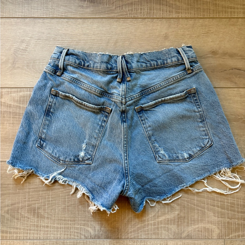 Good American Blue Frayed Jean Shorts - Picture 5 of 5